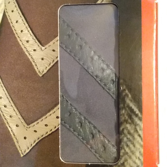 Isotoner Gloves - Picture 2 of 8